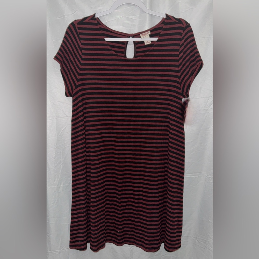 Striped Short-Sleeve Shift Dress - Black & Burgundy